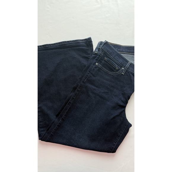 Levi's Denim - Levi's Women's Blue Jeans Size 32 Waist Wide Legs Mid Rise EUC Denim Pants